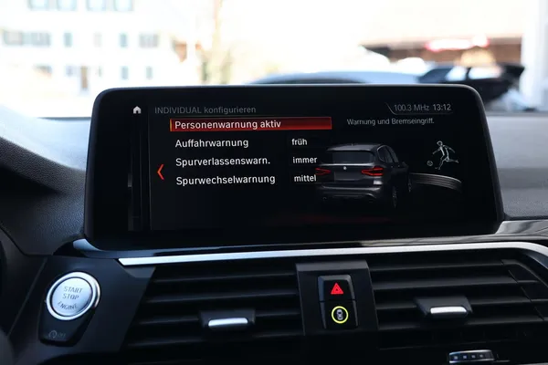 Car image 19