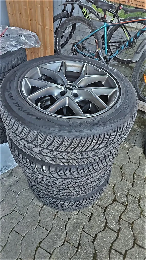 Car image 23