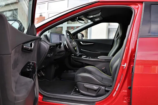 Car image 10