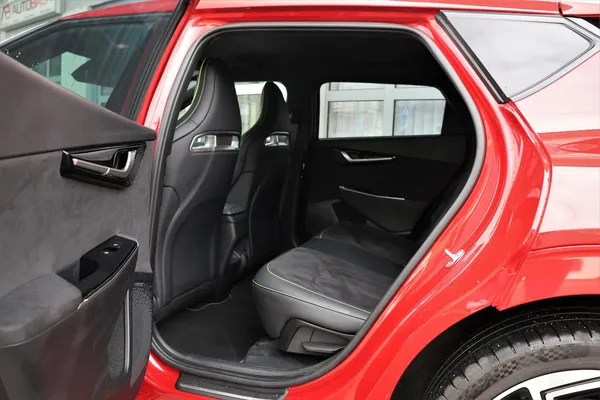 Car image 14