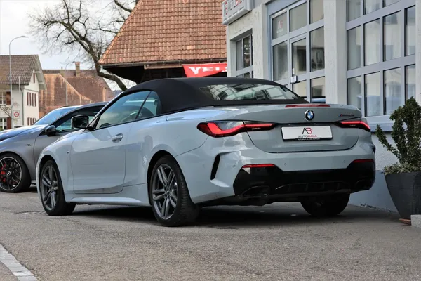 Car image 9