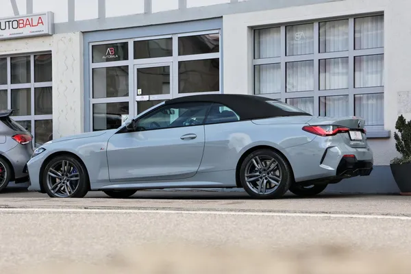 Car image 10