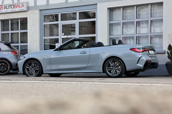 Car image 17