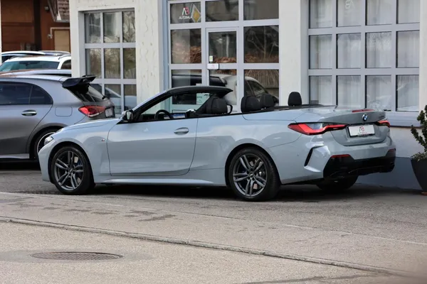 Car image 18