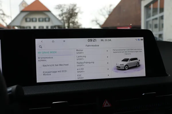 Car image 27