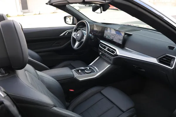 Car image 30