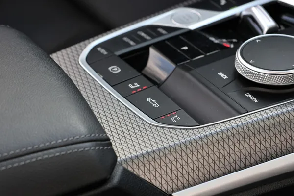 Car image 32
