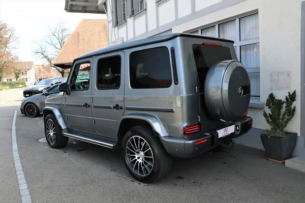 Car image 8
