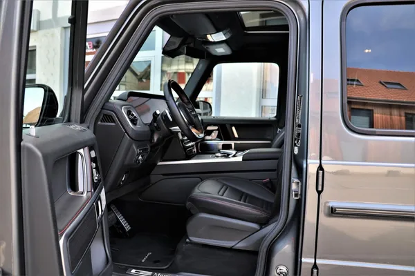Car image 10
