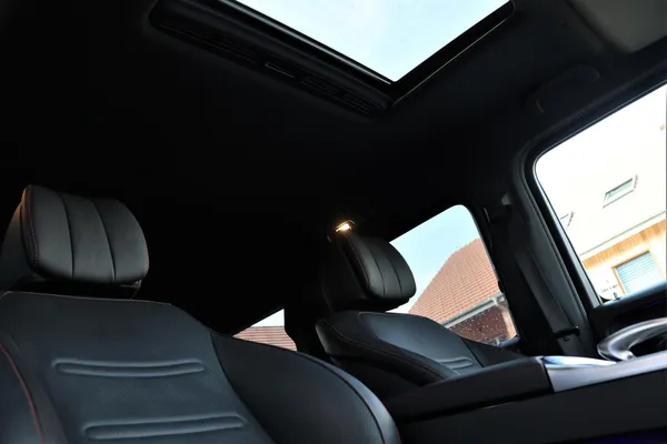 Car image 25