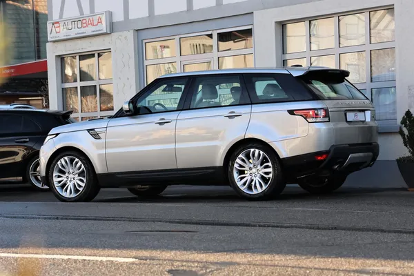 Car image 4