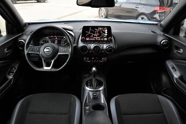 Car image 14