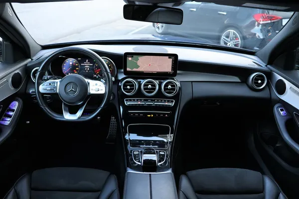 Car image 14