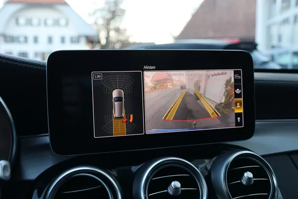 Car image 19