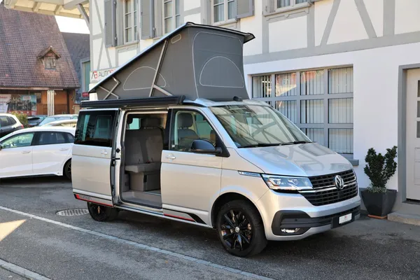 Car image 27