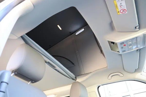Car image 28
