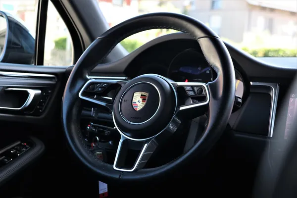 Car image 13