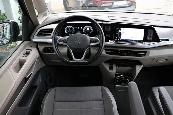 Car image 30