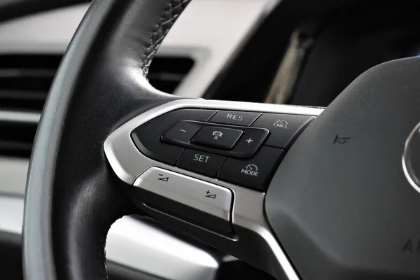 Car image 33