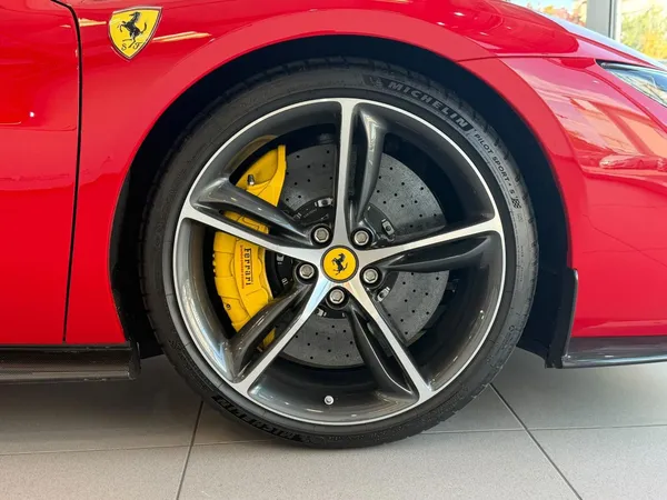 Car image 30