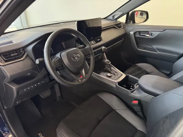 Car image 10
