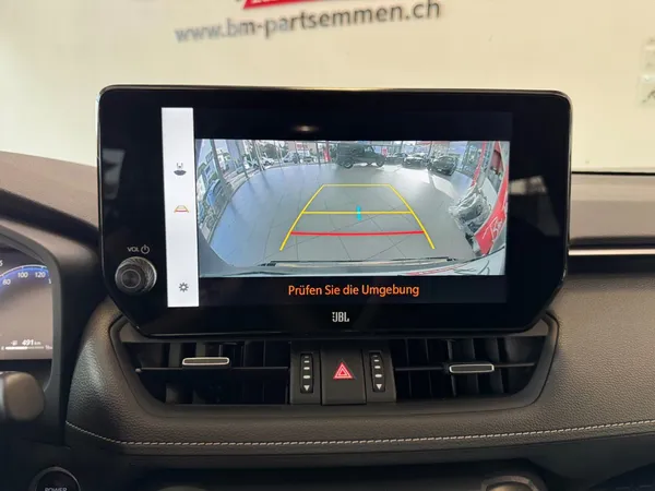 Car image 18