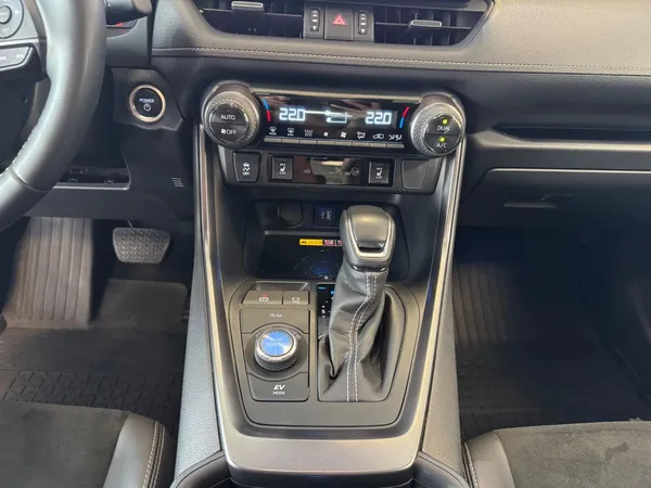 Car image 21