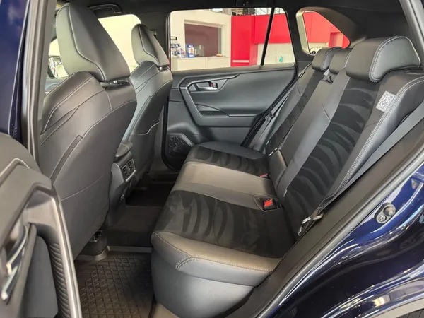 Car image 23