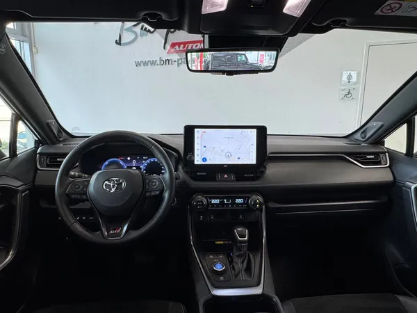 Car image 24