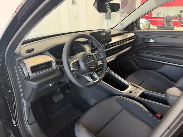 Car image 10