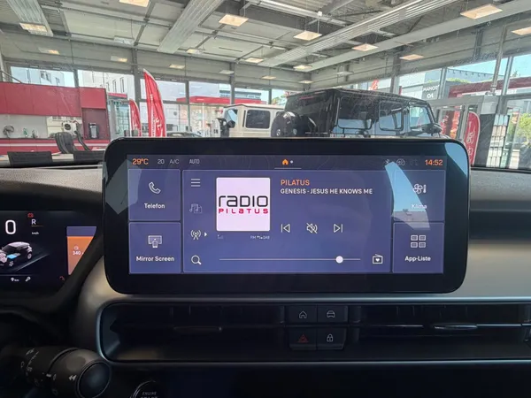 Car image 17