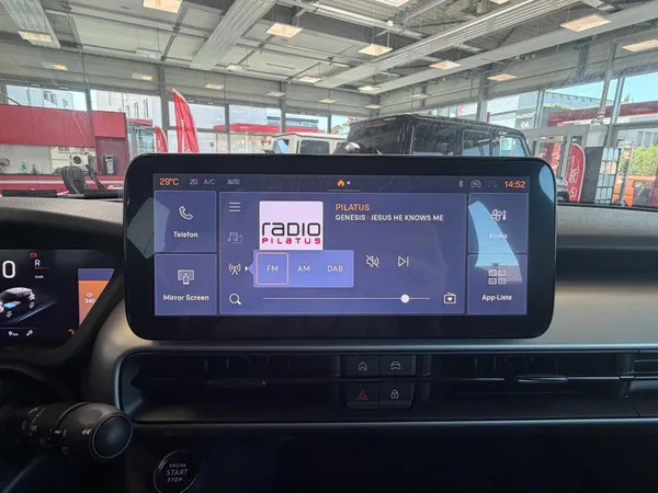 Car image 18