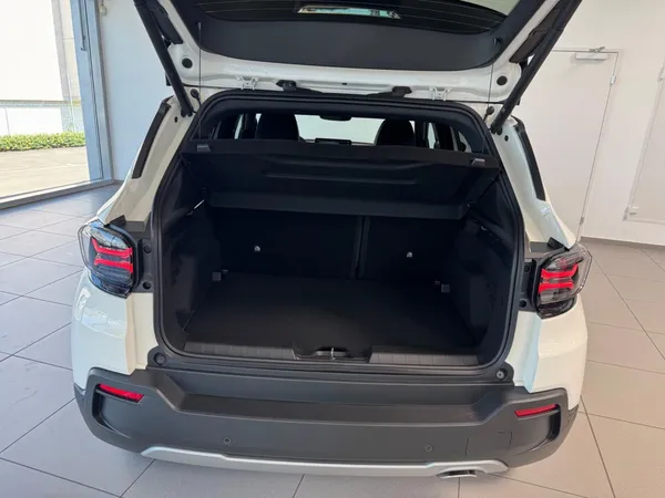 Car image 24