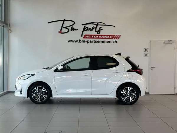 Car image 3