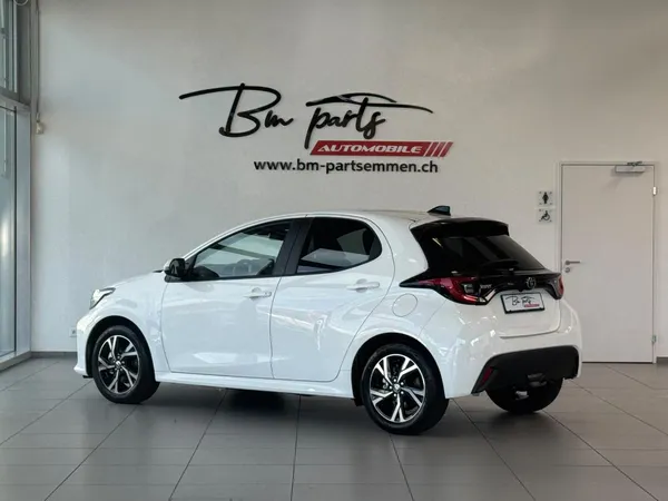 Car image 4