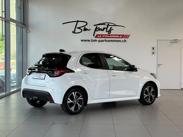 Car image 6
