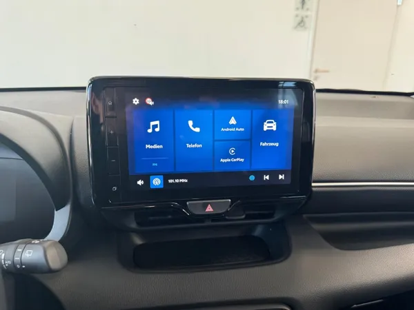 Car image 12