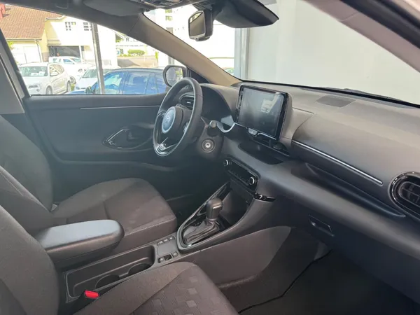 Car image 16