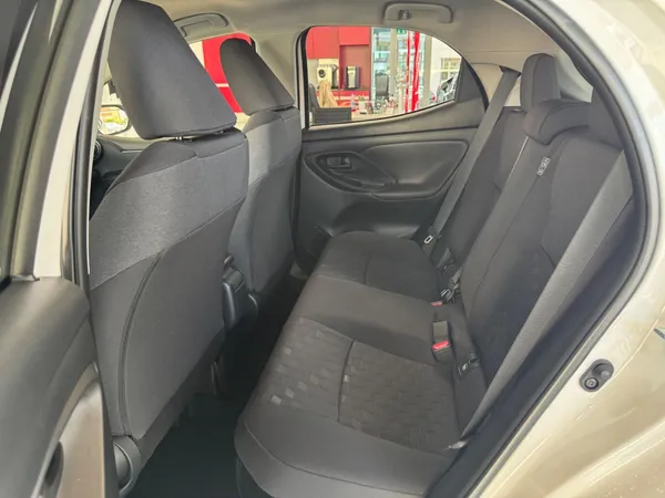 Car image 17
