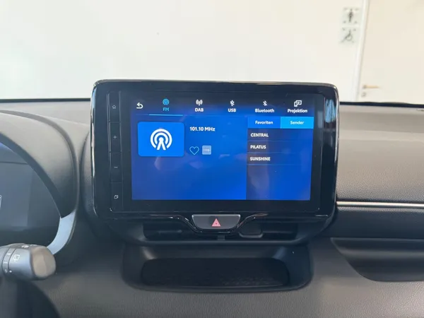 Car image 13