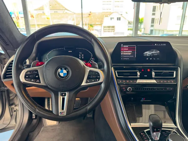 Car image 12
