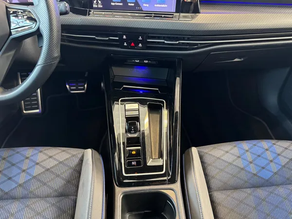 Car image 23