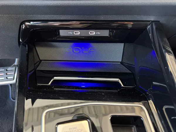 Car image 24