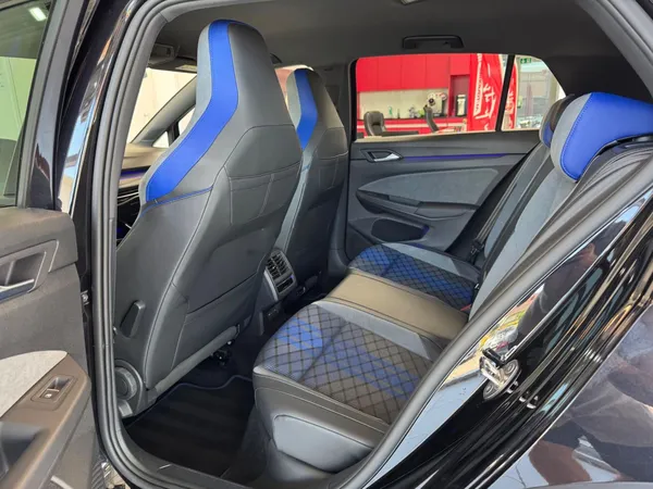 Car image 25