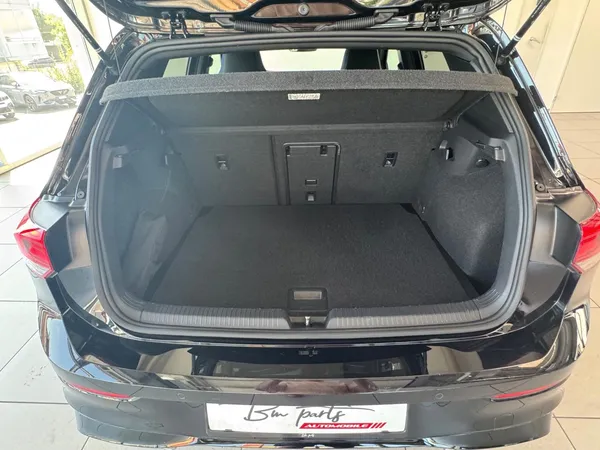 Car image 29