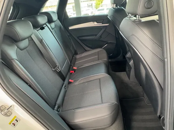 Car image 23