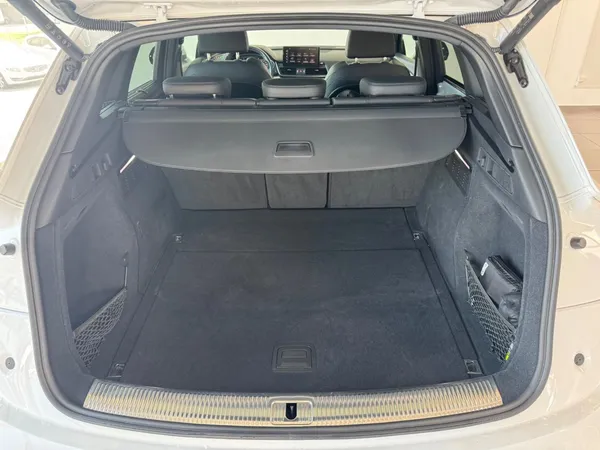 Car image 25