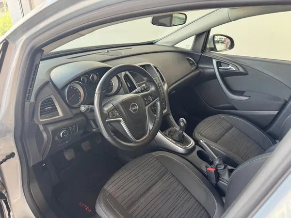 Car image 10