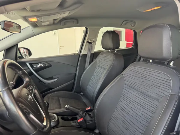 Car image 11