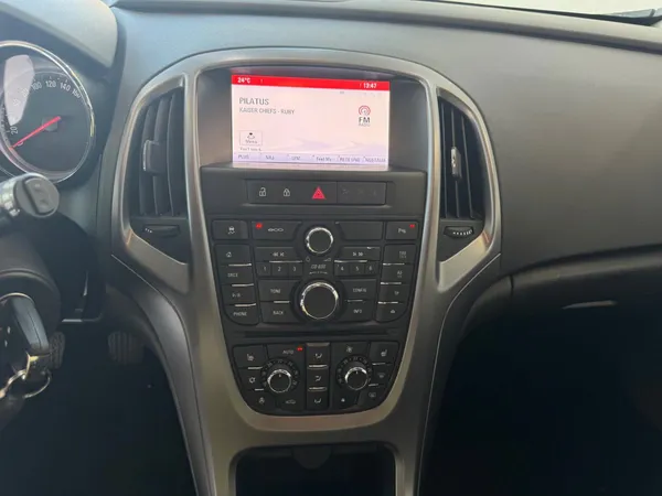 Car image 15